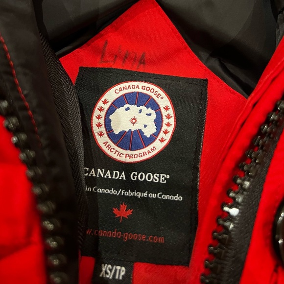 Canada Goose coat. Size XS. In good condition. - Picture 4 of 7